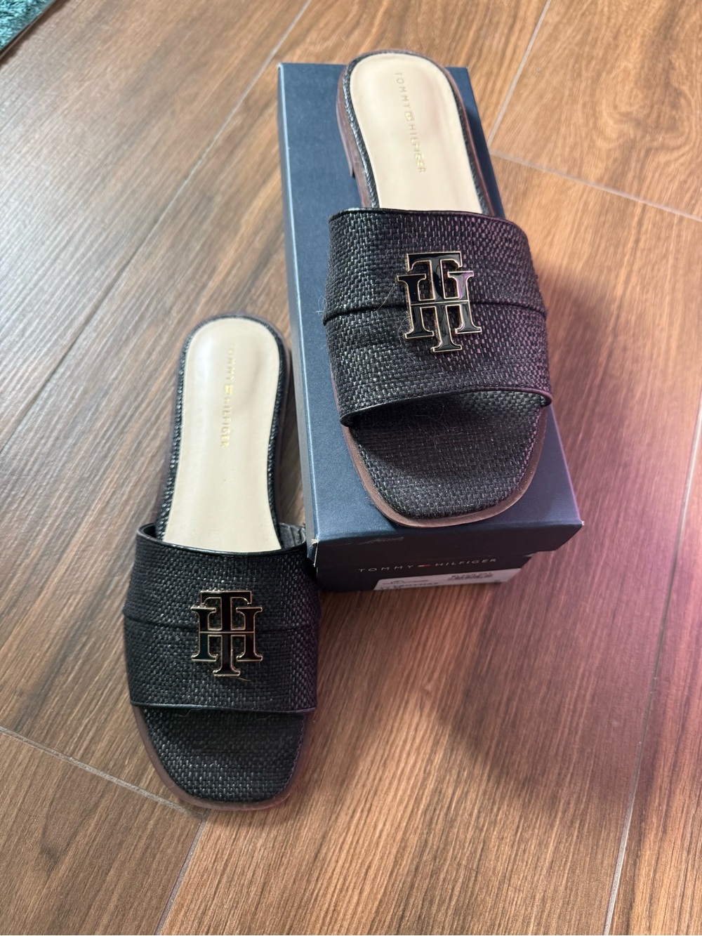 Tommy Hilfiger Women's Black and Gold Slide Sandals with size 11